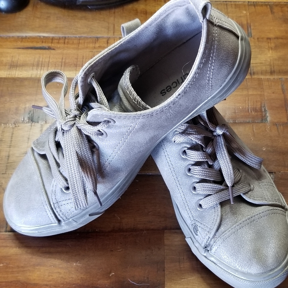 EUC Maurices gray sneakers